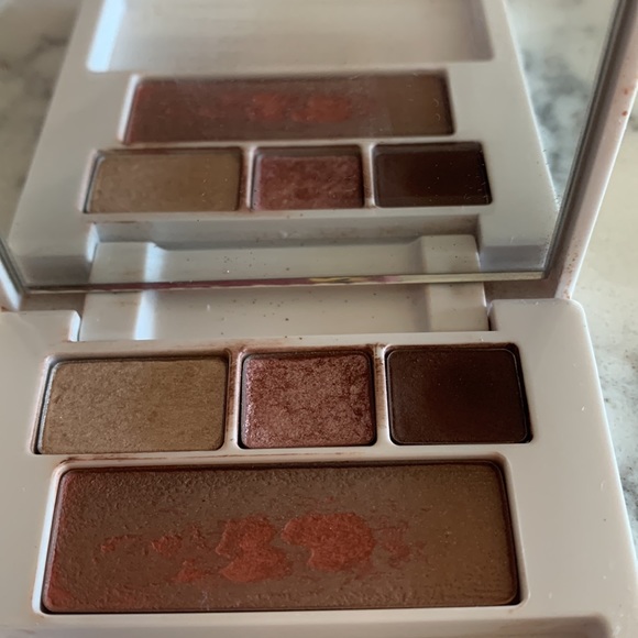 Clinique eyeshadow and blush pack - Picture 3 of 10